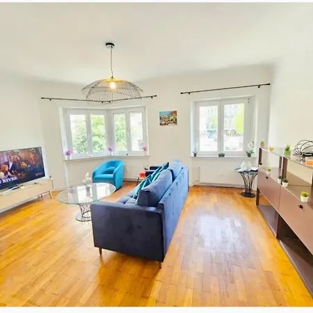 Prime Location Near Train Station Luxemburg