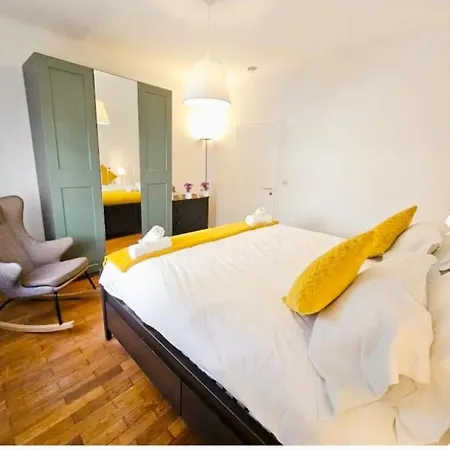 Prime Location Near Train Station Luxemburg