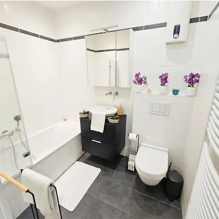 Prime Location Near Train Station Luxemburg